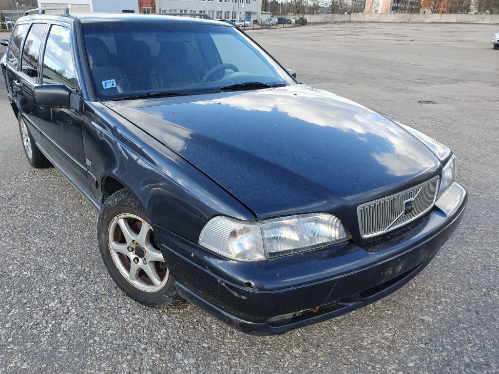 VOLVO V70 1997 331