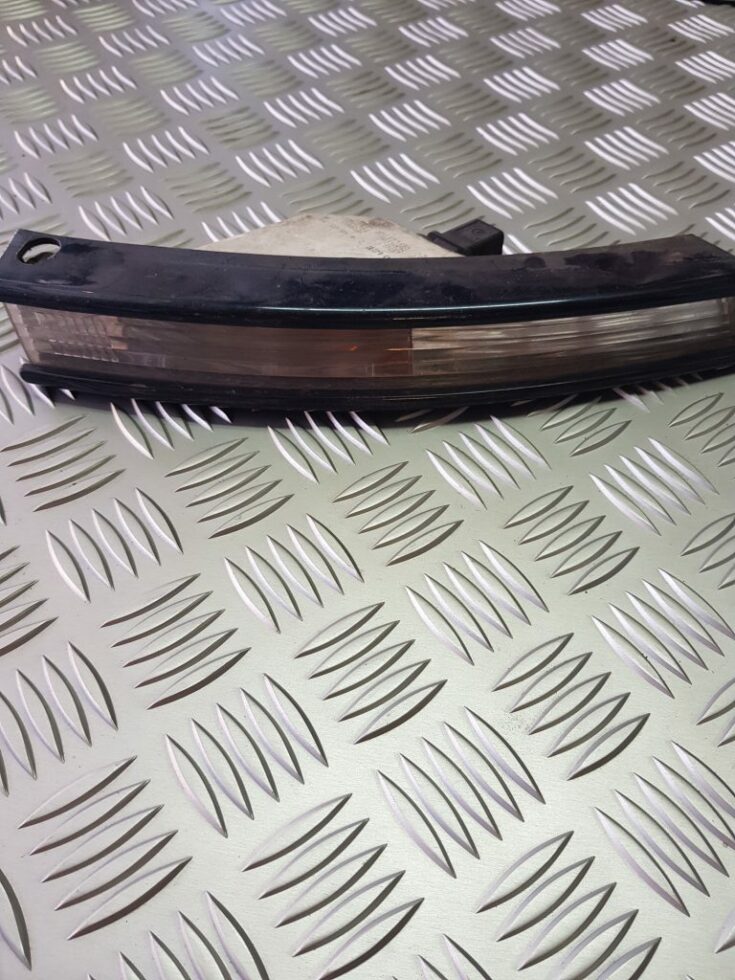 Pagrieziena signala lukturis priekš VW PASSAT B6 2006 ANGL. UNIVERSAL
