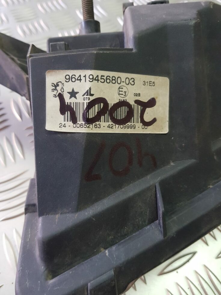 Miglas lukturis priekšā pa kreisi priekš PEUGEOT 407 2004