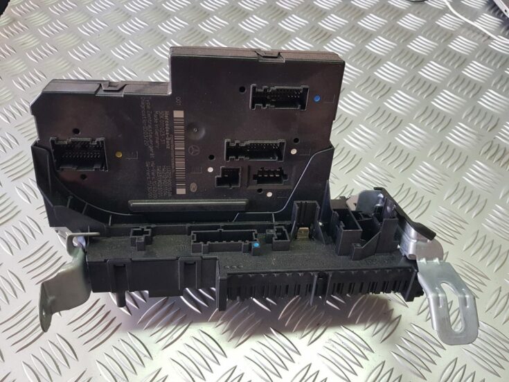 Drošinātāju bloks priekš MERCEDES BENZ E250 W212 2014