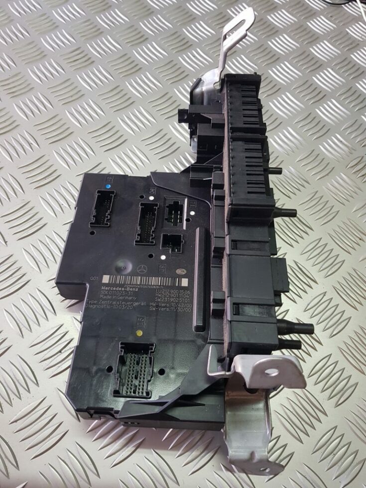 Drošinātāju bloks priekš MERCEDES BENZ E250 W212 2014