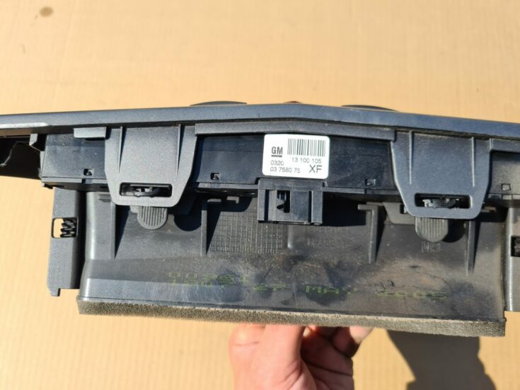 Mērinstrumentu paneļa gaisa vads, centrā priekš OPEL ASTRA H 2005 GREEN