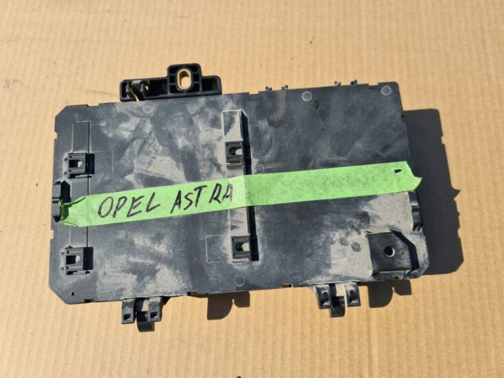 Drošinātāju relejas kaste priekš OPEL ASTRA H 2005 GREEN