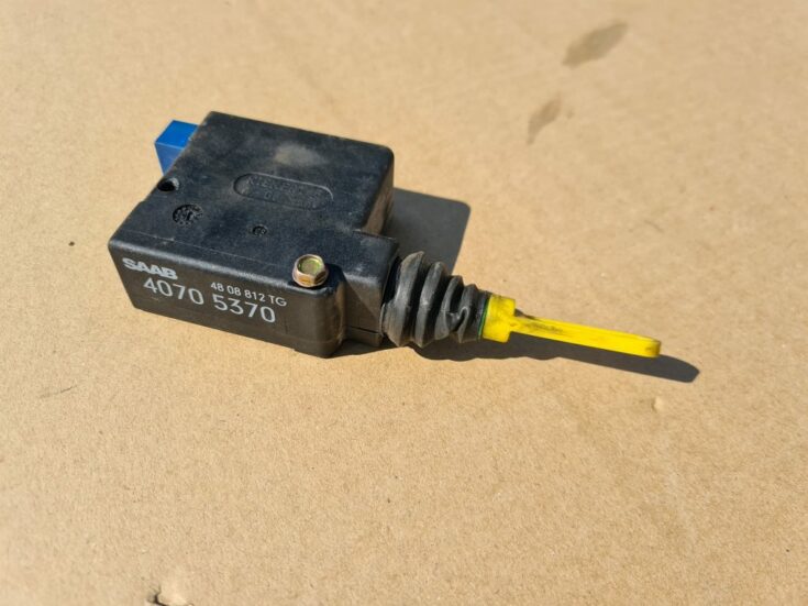 Centrālas atslēgas motors priekš SAAB 9-5 1999
