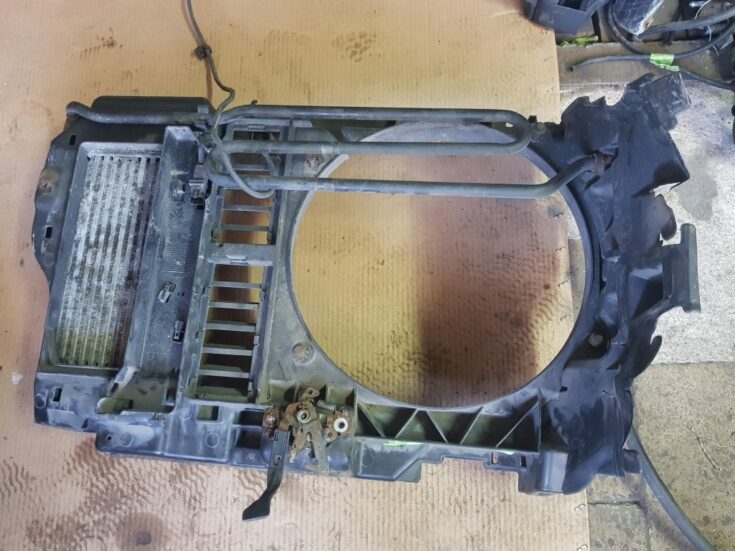 Dzesēšanas radiatora ventilatora korpuss priekš PEUGEOT 407 2004