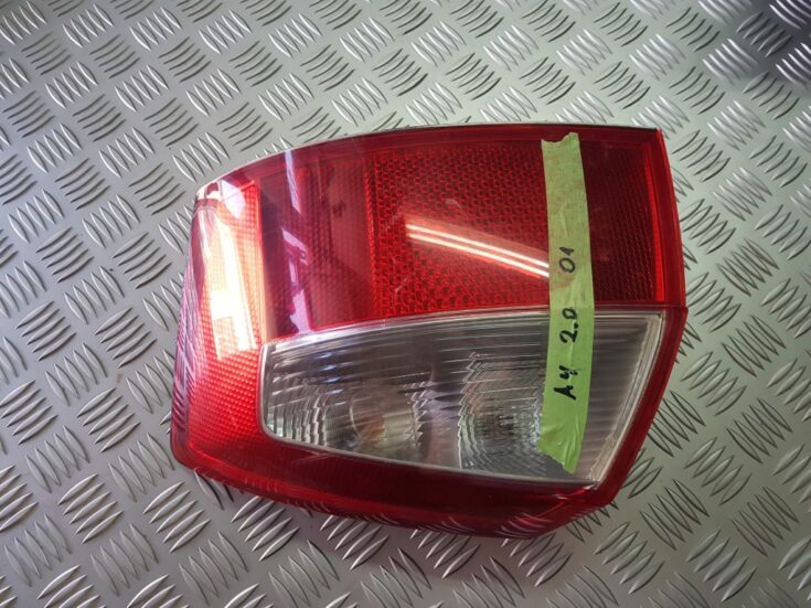 Aizmugurējais labais lukturis priekš AUDI A4 2001