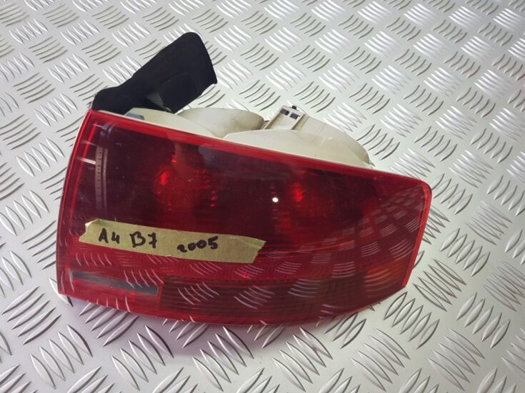 Aizmugurējais labais lukturis priekš AUDI A4 2005