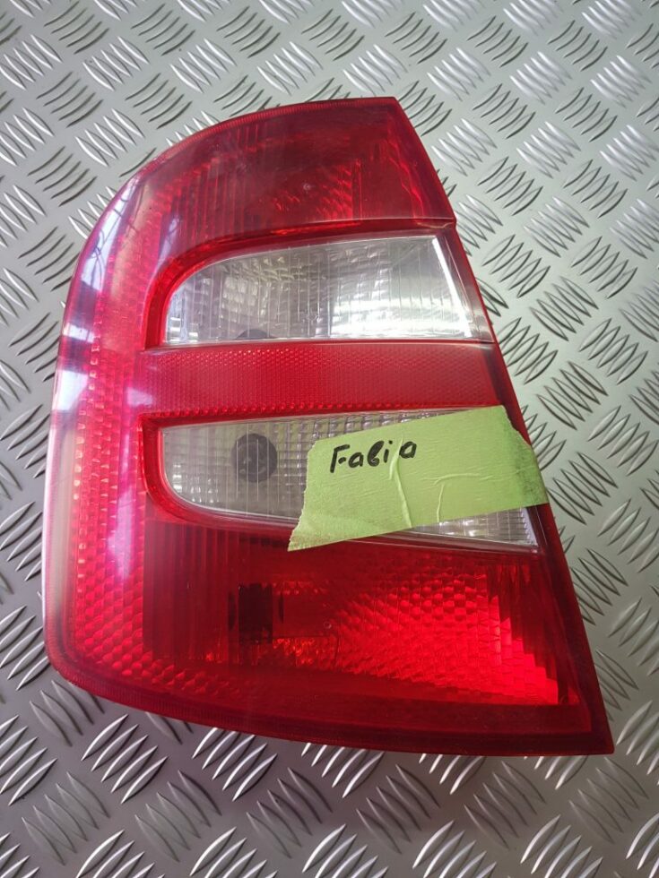 Aizmugurējais kreisais lukturis priekš ŠKODA FABIA 2003