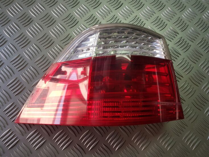 Aizmugurējais kreisais lukturis priekš BMW 530D E61 2006 TOURING TITANSILVER