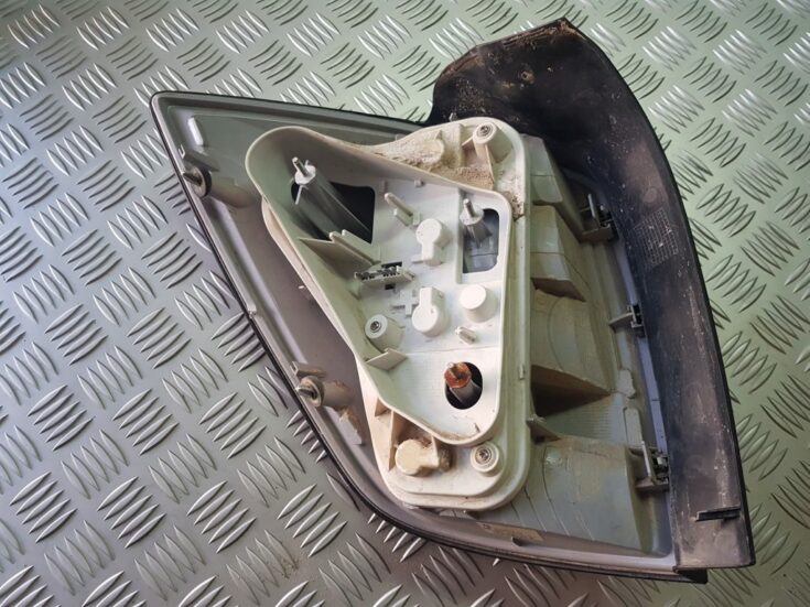 Aizmugurējais kreisais lukturis priekš OPEL ASTRA H 2005 GREEN