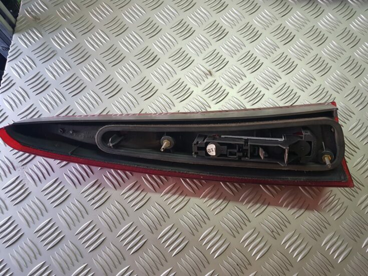 Aizmugurējais labais lukturis priekš VOLVO V70 1997