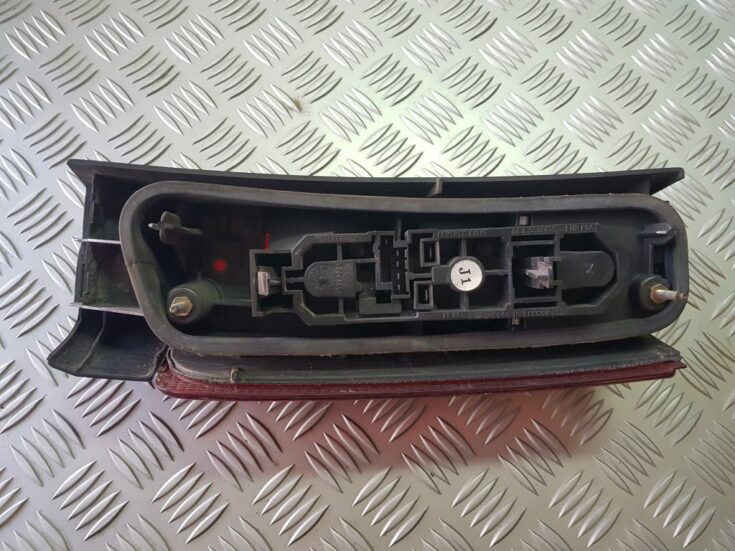 Aizmugurējais kreisais lukturis priekš VOLVO V70 1997