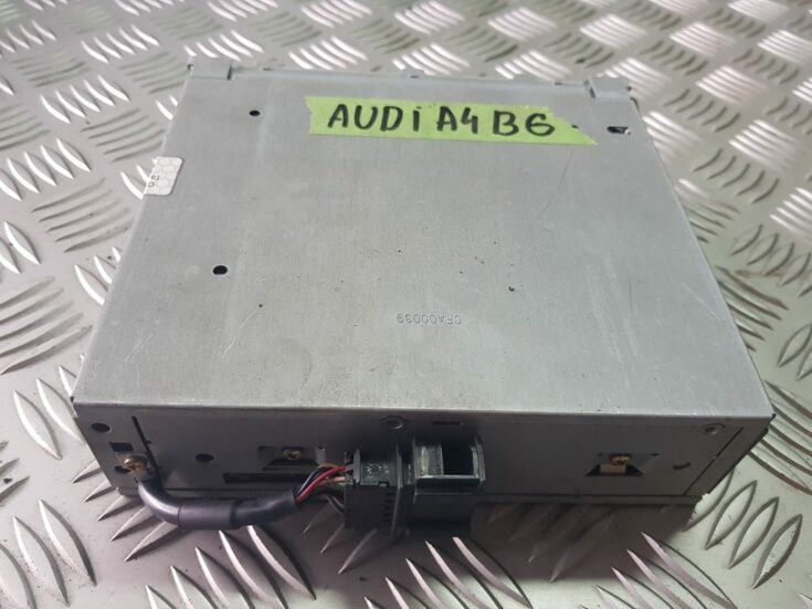 Automašīnas radio priekš AUDI A4 2004