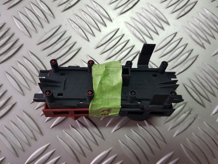 Mērinstrumentu paneļa pārslēgšanas pogas priekš RENAULT MEGANE 2004