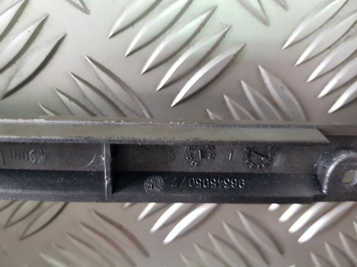 Mērinstrumentu paneļa gaisa vads, centrā priekš PEUGEOT 307 2007