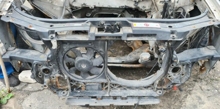 Priekšējā radiatora rāmis priekš AUDI A6 1998