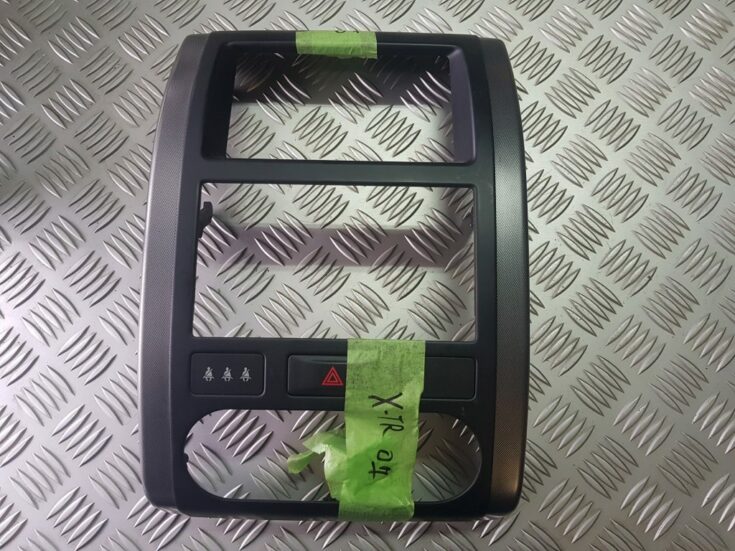 Mērinstrumentu paneļa dekoratīvais rāmis priekš NISSAN X-TRAIL 2007