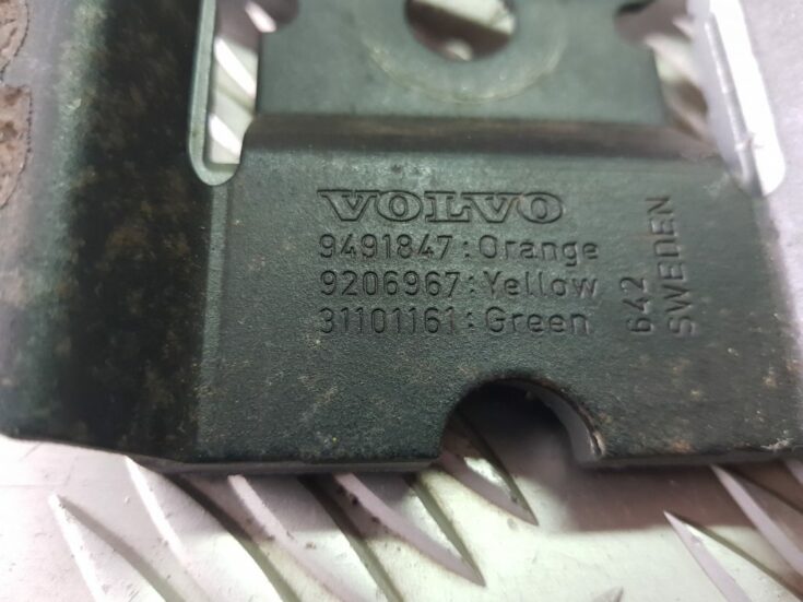 Stūres iekšējais stiprinājums priekš VOLVO XC70 2004