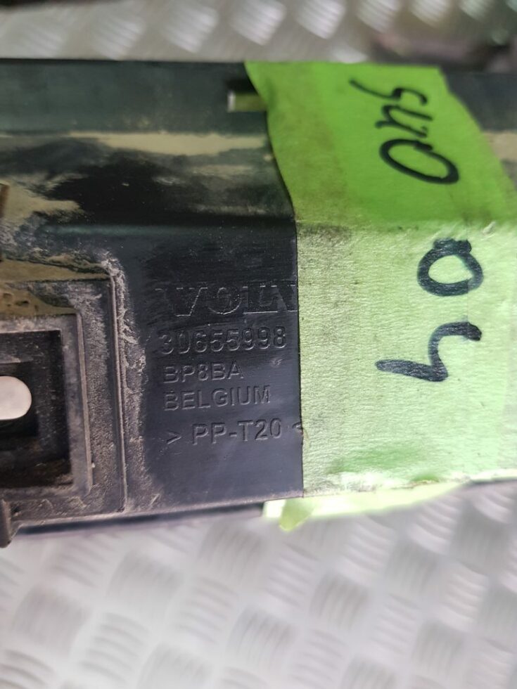 Priekšējā spārna un bufera stiprinājums priekš VOLVO S40 2004 Grey