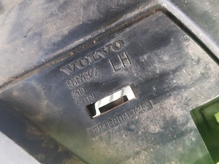 Priekšēja bufera kronšteins priekš VOLVO XC70 2004