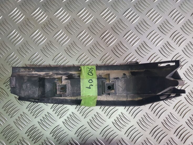Priekšējā spārna un bufera stiprinājums priekš VOLVO S40 2004 Grey