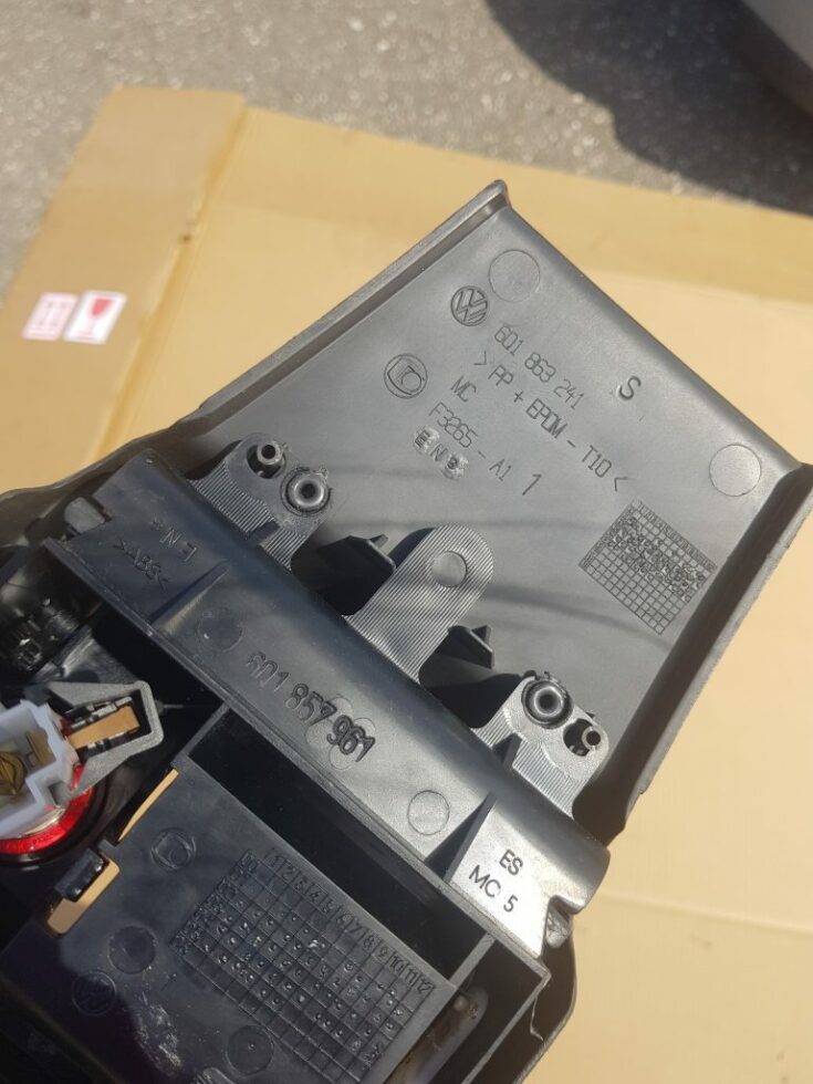 Centrālās konsoles (apdares) vidēja daļa priekš VW POLO 2005