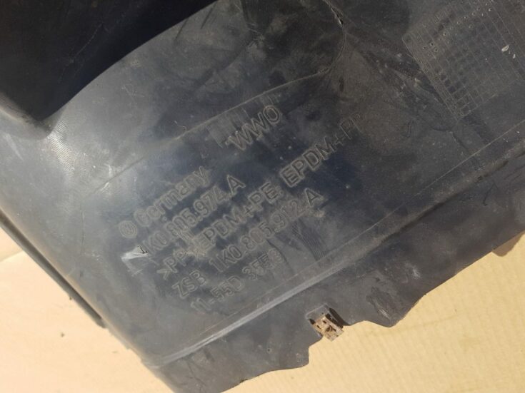 Priekšējais labais paspārns priekš VW GOLF 5 2006