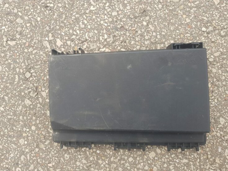 Drošinātāju kārbas korpusa vāks priekš OPEL ASTRA H STATION WAGON 2007