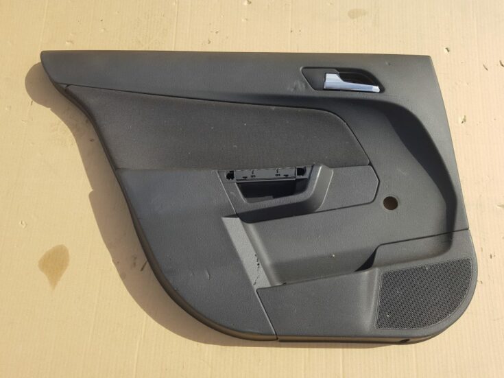 Aizmugurējo kreiso durvju apdare priekš OPEL ASTRA H STATION WAGON 2009