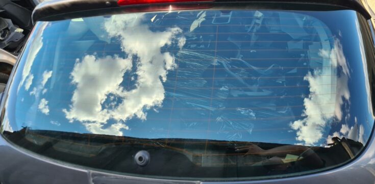 Aizmugures stikls priekš OPEL ASTRA J 2011