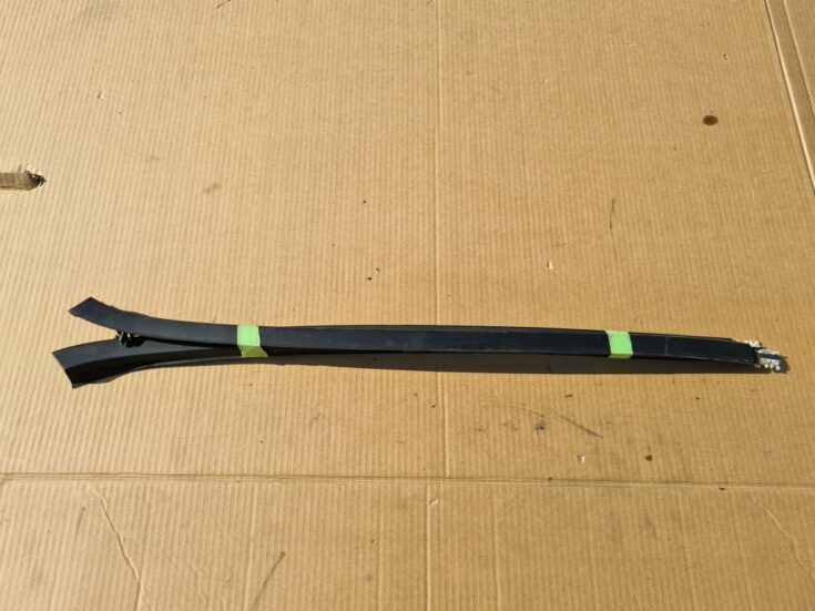Vējstikla moldings priekš OPEL ASTRA J 2011
