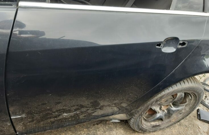Aizmugurējās kreisās durvis priekš OPEL INSIGNIA SPORTS TOURER 2010
