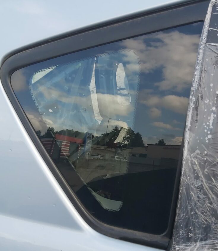 Aizmugurējais labais sānu stikls priekš TOYOTA COROLLA VERSO 2008