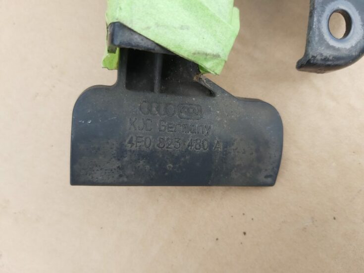 Pārsega slēdzene priekš AUDI A4 2003