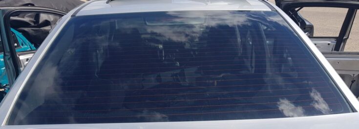 Aizmugures stikls priekš FORD FOCUS 2006