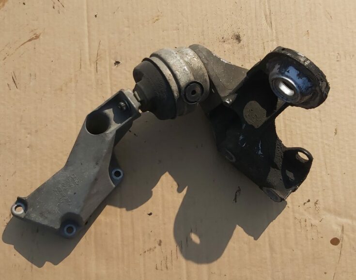 Dzinēja spilvens priekš AUDI A4 2004