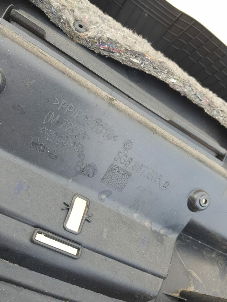 Bagāžnieka vāka liela apdare priekš VW GOLF 2014
