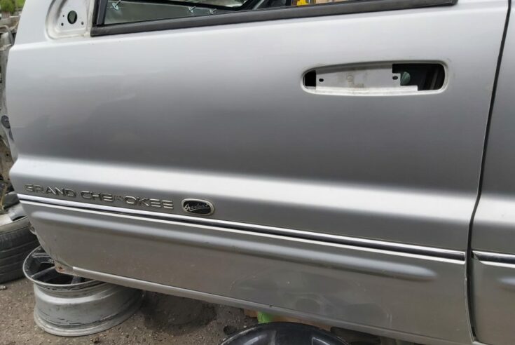 Priekšējās kreisās durvis priekš JEEP GRAND CHEROKEE 2004
