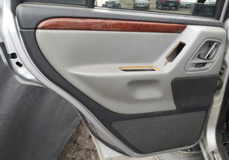 Aizmugurējo kreiso durvju apdare priekš JEEP GRAND CHEROKEE 2004