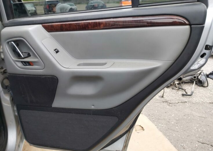 Aizmugurējo labo durvju apdare priekš JEEP GRAND CHEROKEE 2004