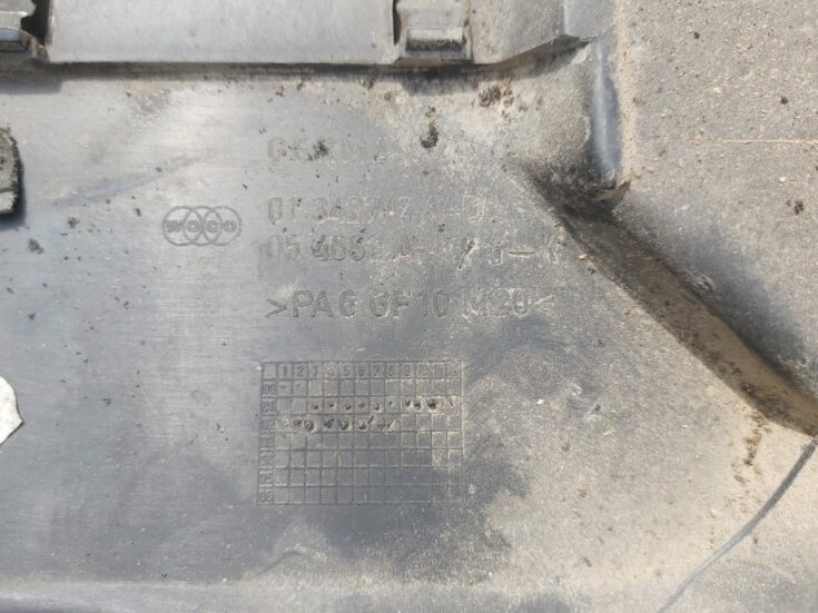 Dzinēja dekoratīvais vāks priekš AUDI A6 AVANT 2003