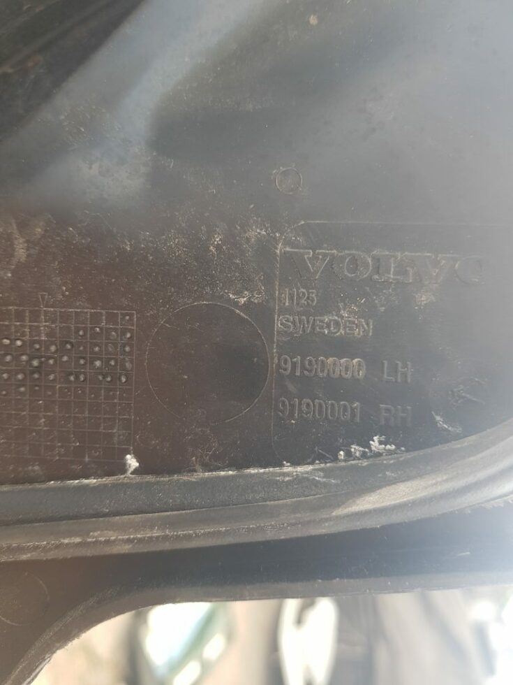 Vējstikla uzlikas (deflektora) režģis priekš VOLVO XC70 2004