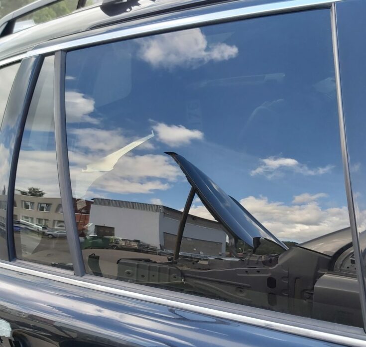 Aizmugurējo labo durvju stikls priekš VOLVO XC90 2004