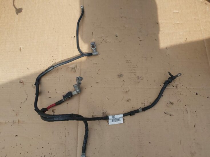 Pozitīva elektrovada klemma priekš VOLVO C30 2008 BLACK