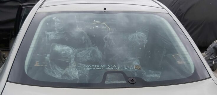 Aizmugures stikls priekš TOYOTA AVENSIS 2004
