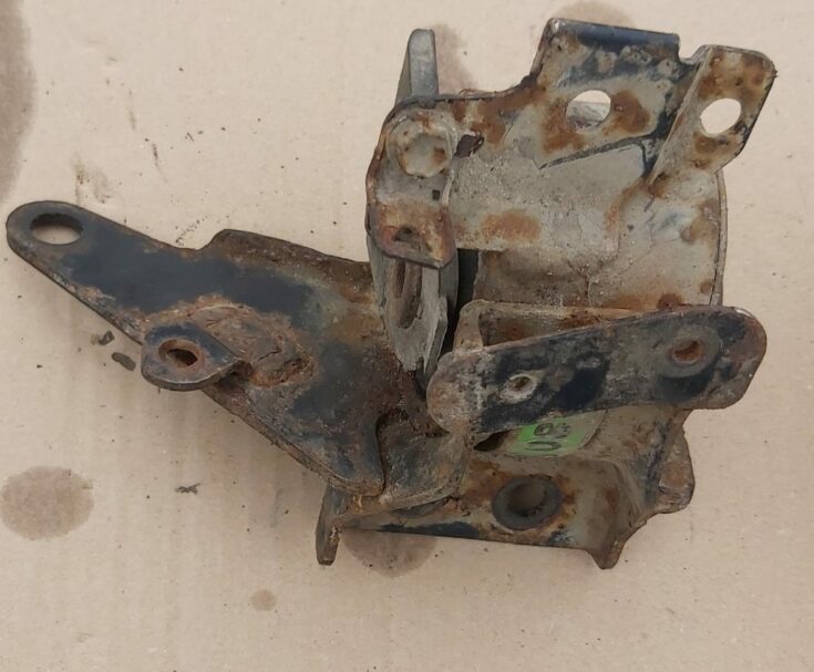 Dzinēja spilvens priekš TOYOTA AVENSIS 2004