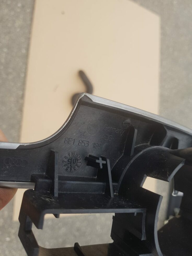 Mērinstrumentu paneļa dekoratīvā uzlika priekš AUDI A4 2005
