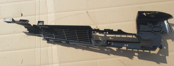 Bagāžnieka nodalījuma ventilācijas režģis priekš BMW 530D E61 2006 TOURING TITANSILVER