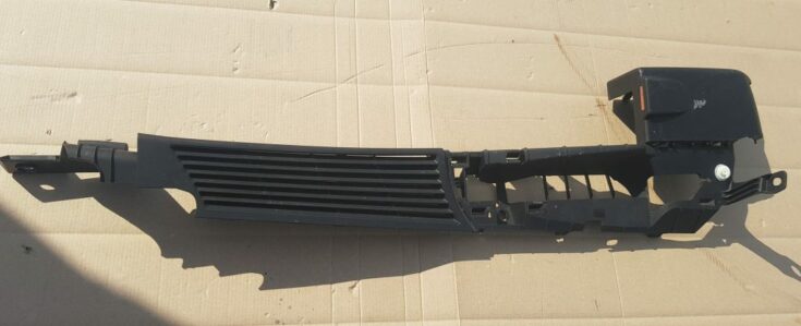 Bagāžnieka nodalījuma ventilācijas režģis priekš BMW 530D E61 2006 TOURING TITANSILVER