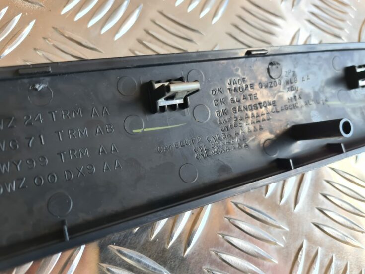 Mērinstrumentu paneļa dekoratīvā uzlika priekš CHRYSLER SEBRING 2006